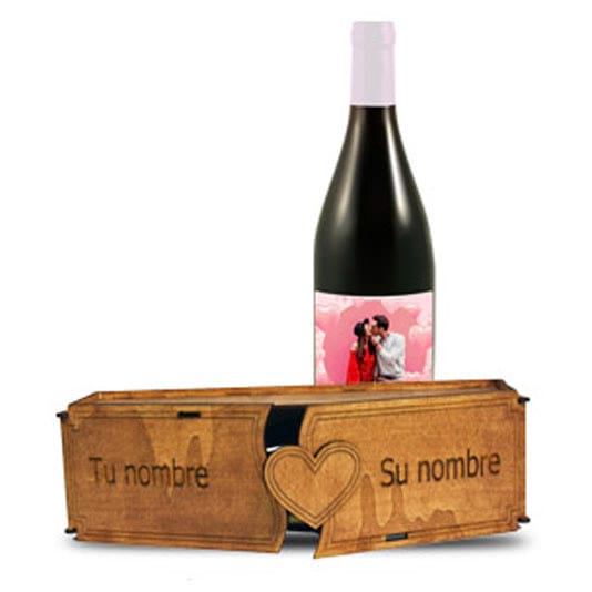 Caja especial Enamorados + botella de vino personalizada regalos personalizados