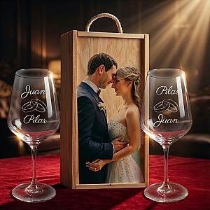 Kit de 2 Copas de vino grabadas con estuche de madera personalizado - Modelo Bodas con Alianzas 1