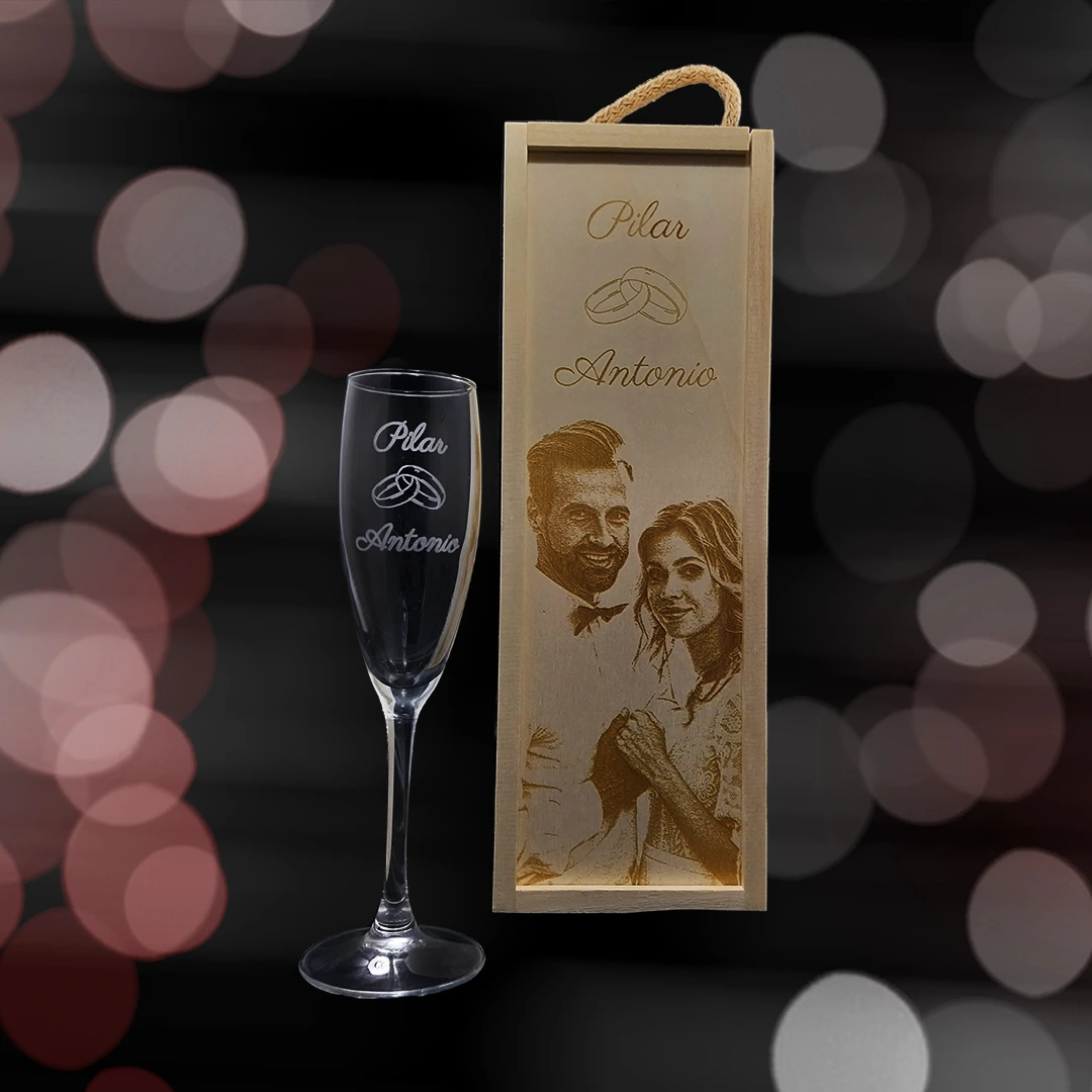 Kit de 1 Copa de cava grabada con estuche de madera personalizado - Modelo Bodas con alianzas - Vino personalizado