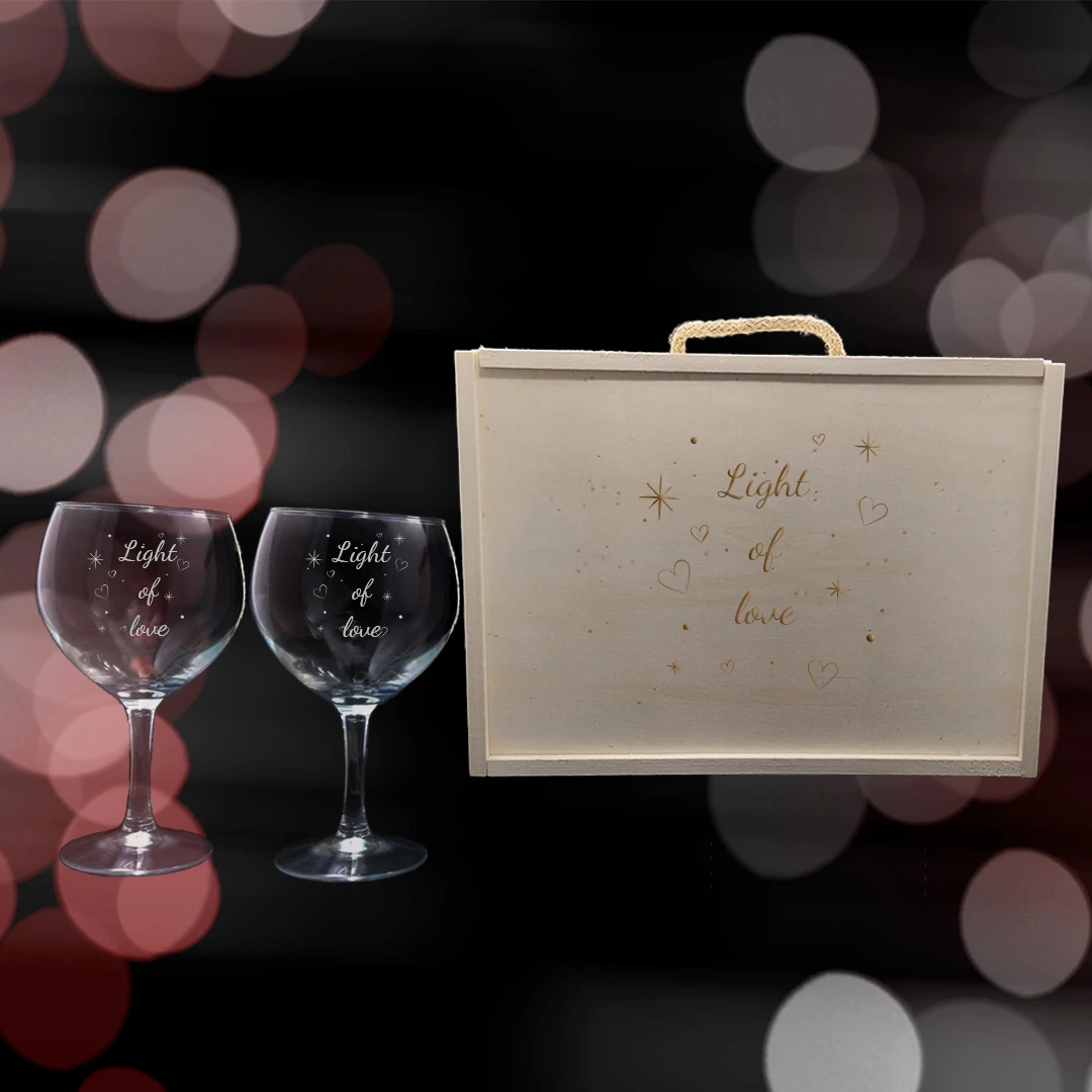 Kit de 2 Copas de Gintonic Grabadas con estuche de madera personalizado - Modelo Light of Love - Vino personalizado