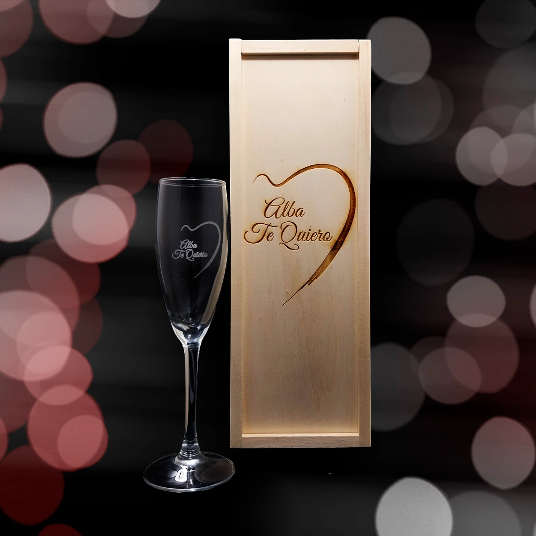 Kit de 1 Copa de cava grabada con estuche de madera personalizado - Modelo Corazón - Vino personalizado