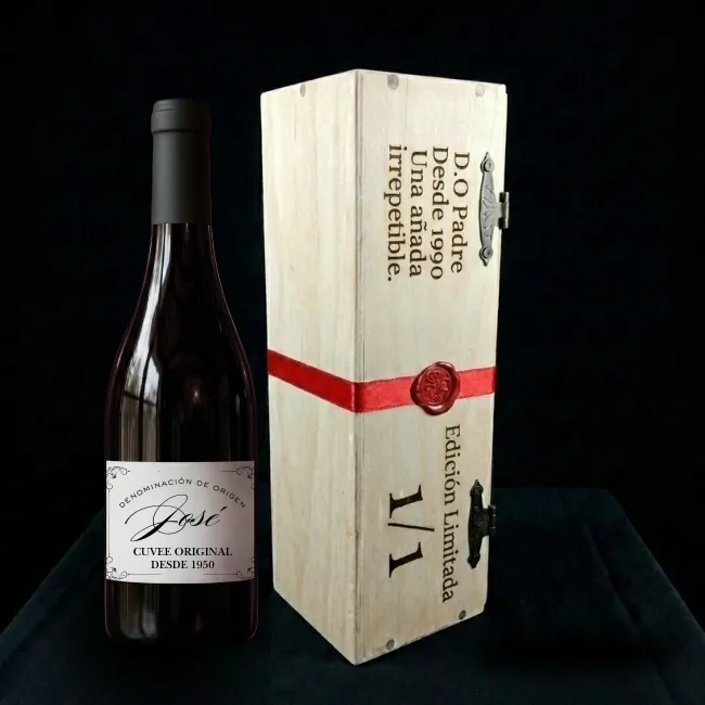 Cofre DO Padre Personalizado con Vino, Cierre en Cera y Interior Acolchado - Vista alternativa