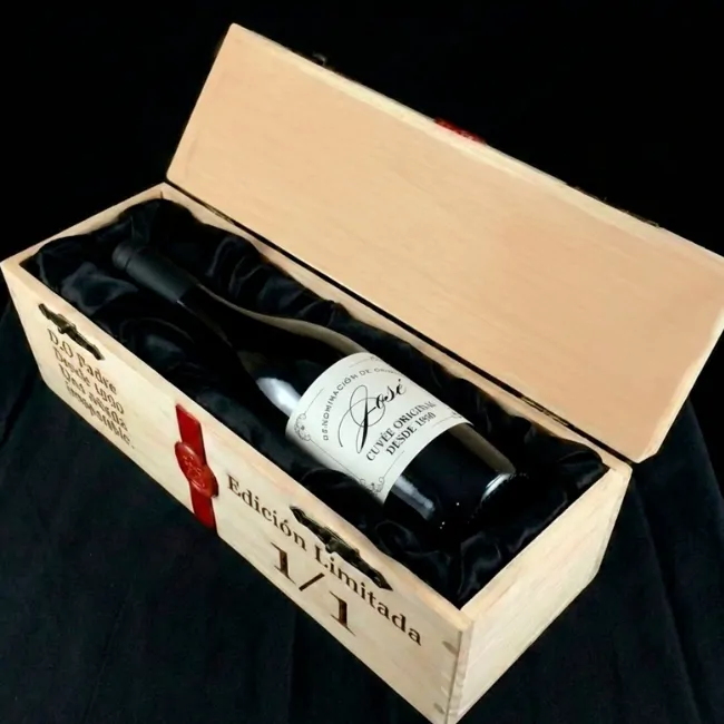 Cofre DO Padre Personalizado con Vino, Cierre en Cera y Interior Acolchado - Imagen 4 - Vinos personalizados