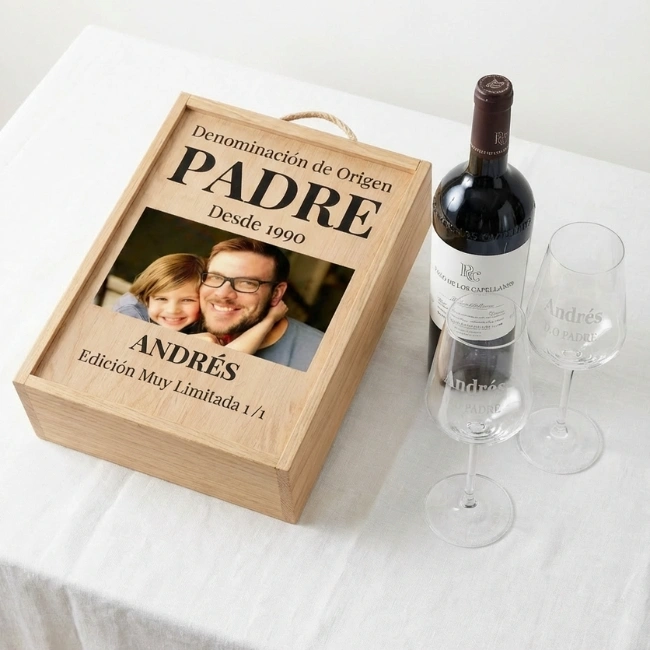 Kit DO Padre – Caja, Vino  Pago de los Capellanes Crianza D.O. Ribera del Duero y 2 Copas Grabadas - Imagen 1 - Vinos personalizados