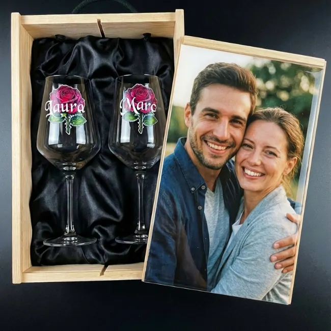 Kit Personalizado de Copas y Caja a Color "Primera Edición" | Kit 2 Copas con Rosa. - Imagen 1 - Vinos personalizados