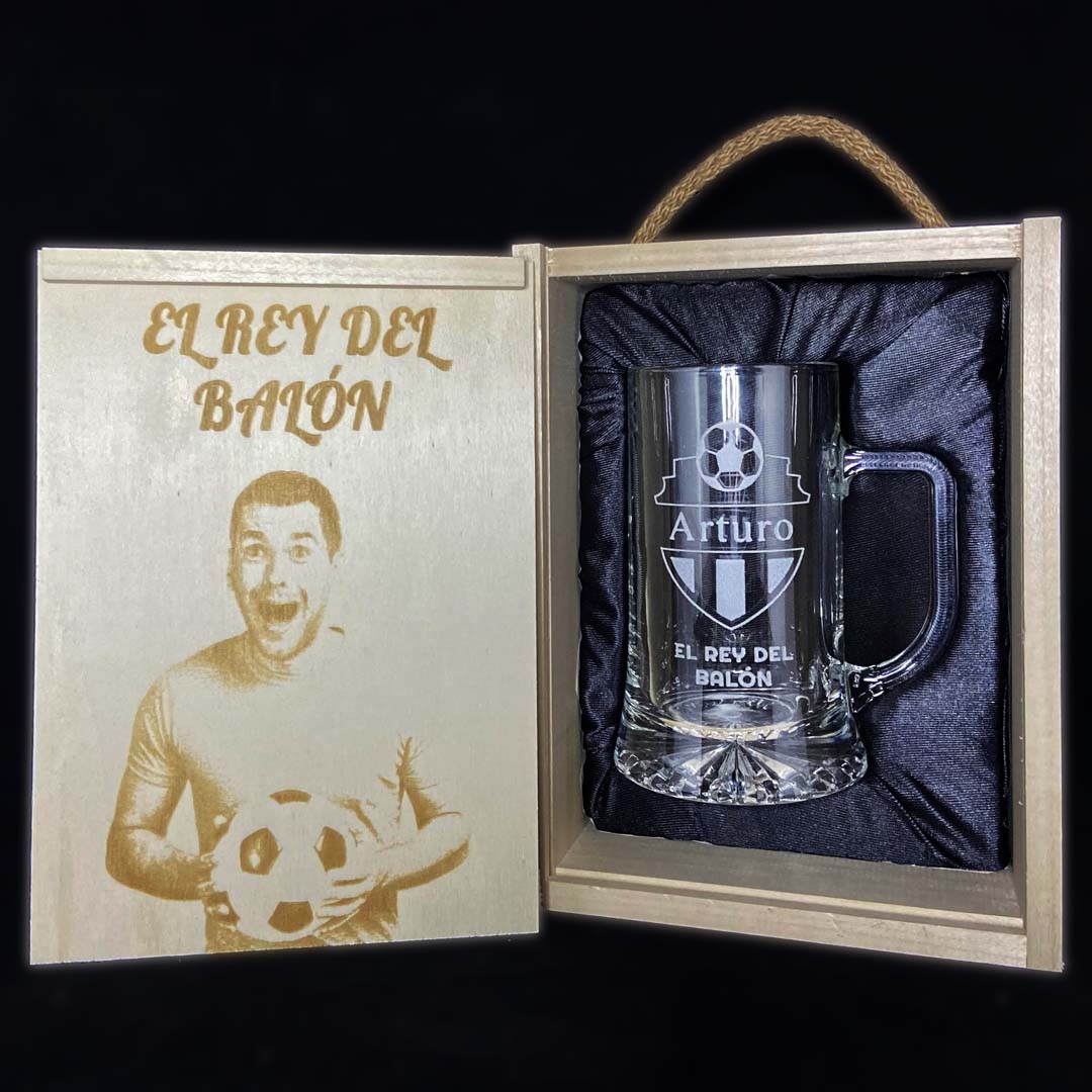 Kit de jarra de cerveza grabada con estuche de madera personalizado - Modelo Futbolero - Vino personalizado