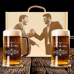 2 Jarras de Cerveza y Caja Personalizadas – Modelo Juramento Cervecero con Grabado Individual 1