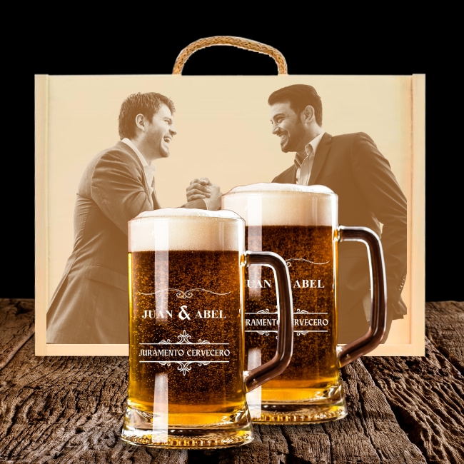 2 Jarras de Cerveza y Caja Personalizadas – Modelo Juramento Cervecero con Grabado Individual - Vista alternativa