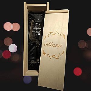 Kit de 1 Copa de vino grabada con estuche de madera personalizado - Modelo Corona de Hojas 1