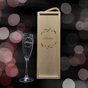 Kit de 1 Copa de cava grabada con estuche de madera personalizado - Modelo Corona de Hojas 1
